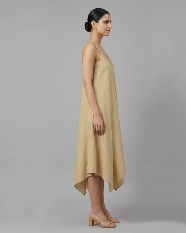 Alternative view of Elegant sleeveless midi dress