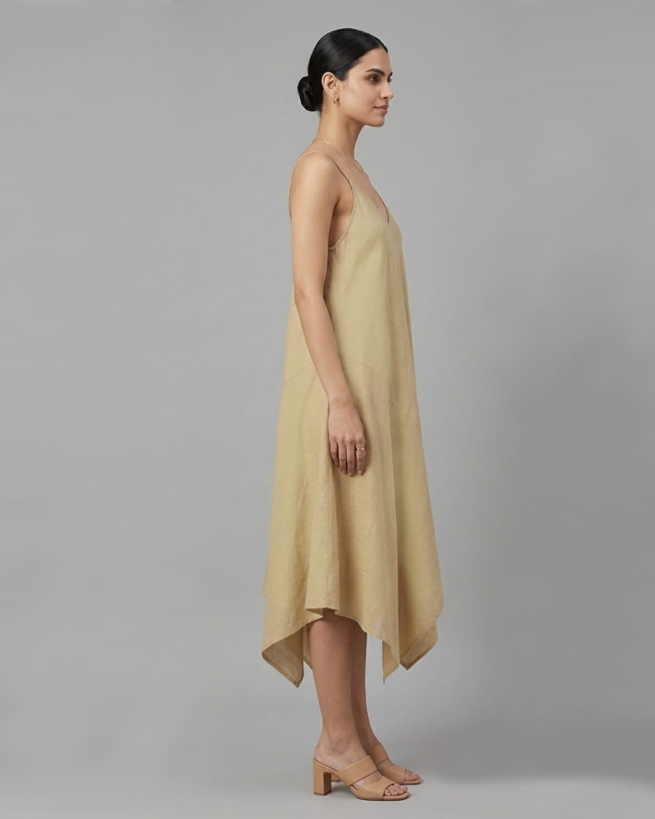 Elegant sleeveless midi dress - Image 2